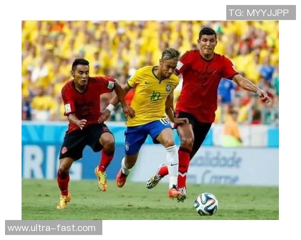 新疆独特风情足球明星挂画展现运动激情与艺术魅力